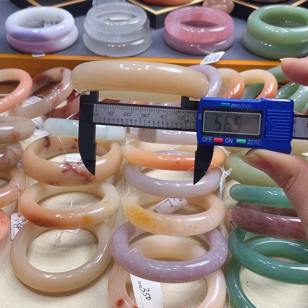 未镶嵌手镯石英岩玉