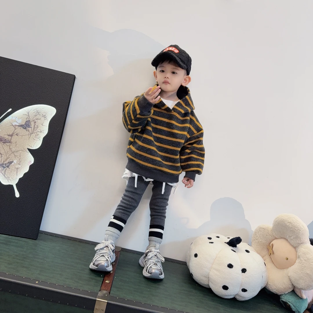 濮六六童装 男女童韩版毛呢加绒黄灰撞色条纹连帽卫衣 加绒上衣