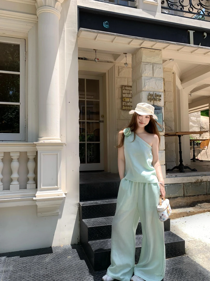 2025春夏新款韩系气质薄荷绿斜肩上衣百搭高腰慵懒阔腿裤两件套装