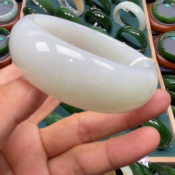 未镶嵌手镯和田玉