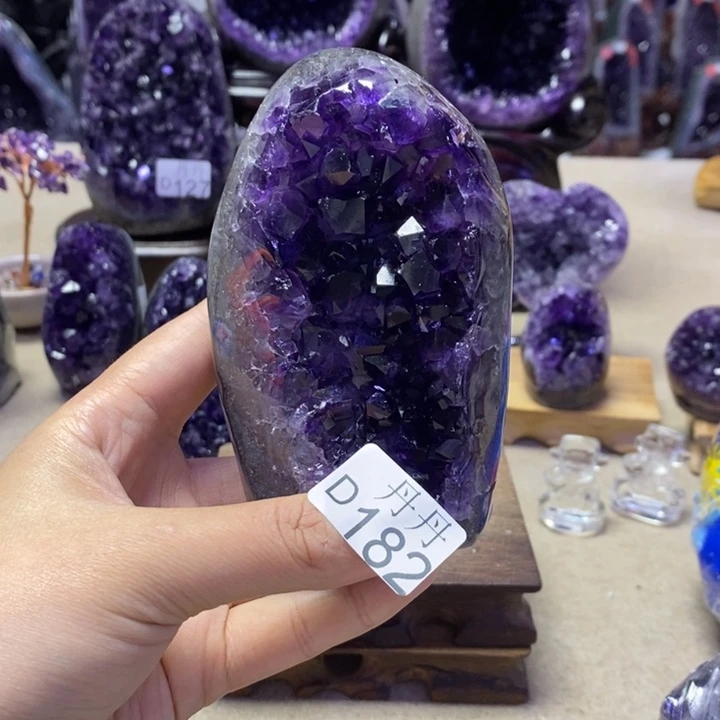 未镶嵌水晶大型摆件（非配饰）