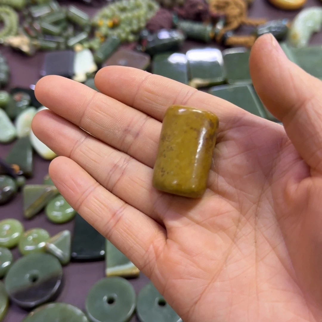 岫岩河磨玉（透闪石质玉）未镶嵌颈饰