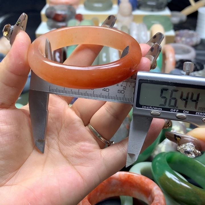 未镶嵌手镯石英质玉