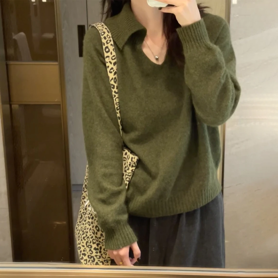 慵懒风松弛感橄榄绿毛衣女秋冬新款翻领V领长袖内搭套头针织上衣