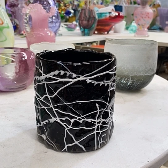 琉璃花瓶高16厘米口径11厘米