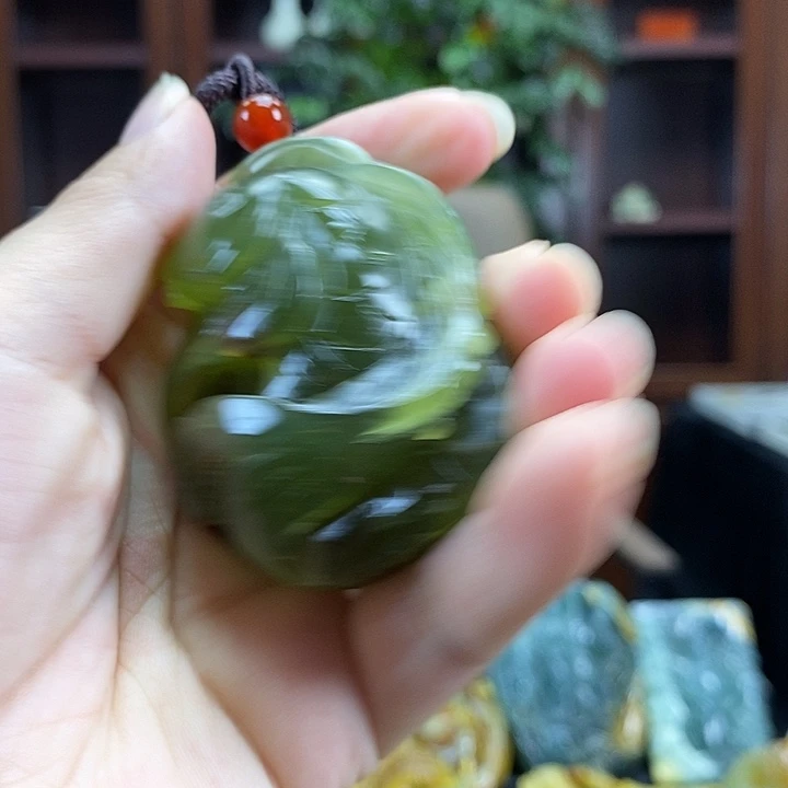 聆***听蛇纹石玉未镶嵌颈饰