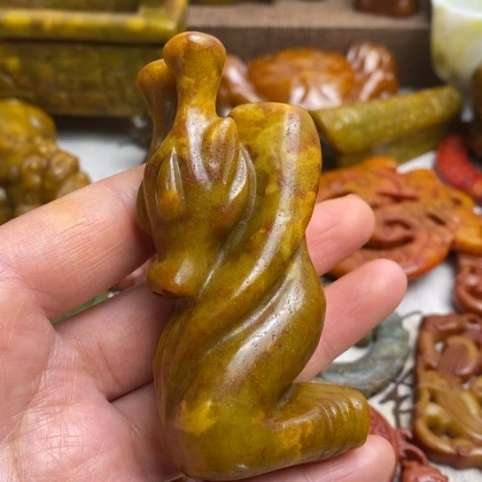 蛇纹石玉足铂镶嵌颈饰14