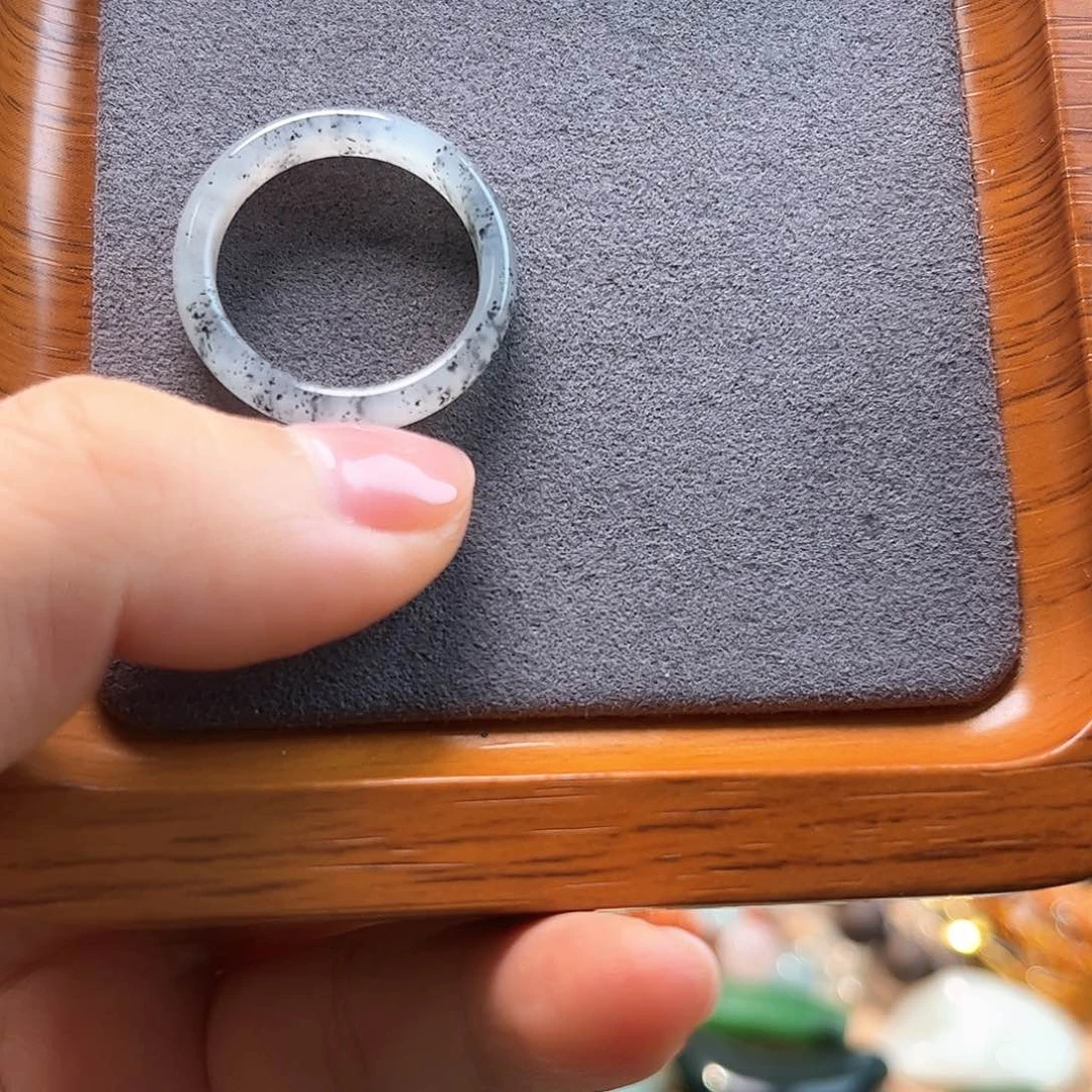 和田玉未镶嵌颈饰小*美