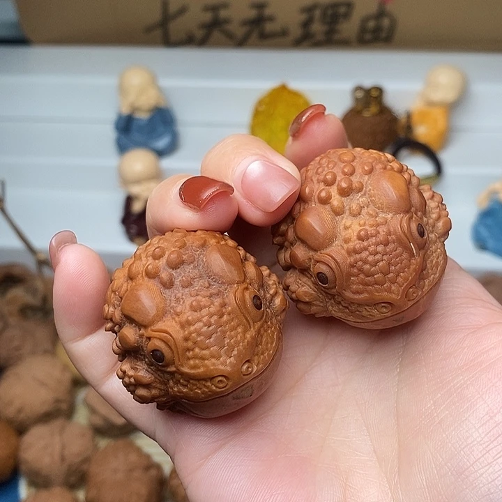 核桃雕刻金蟾橄榄