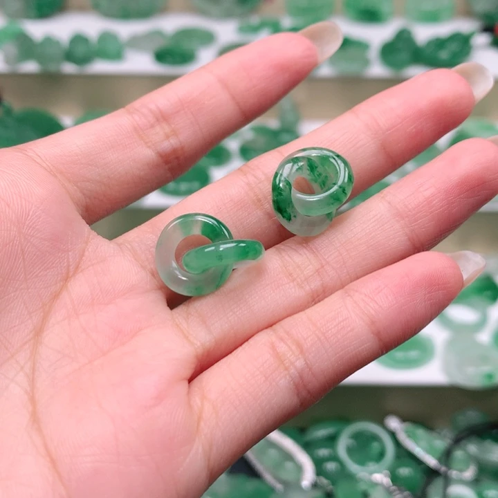 颈饰未镶嵌石英质玉小*