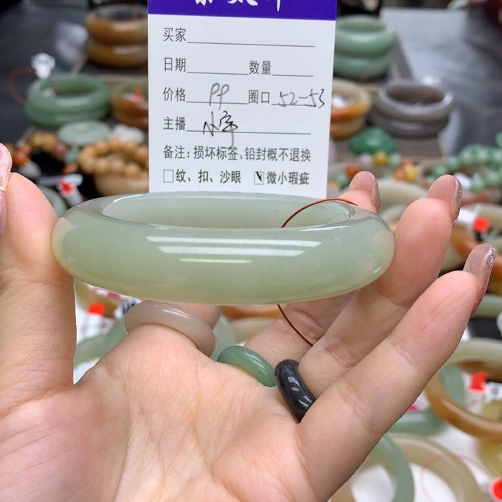 石英质玉手镯未镶嵌