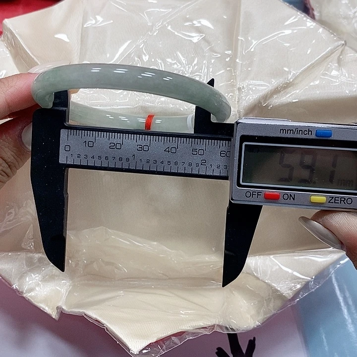 翡翠手镯未镶嵌138。