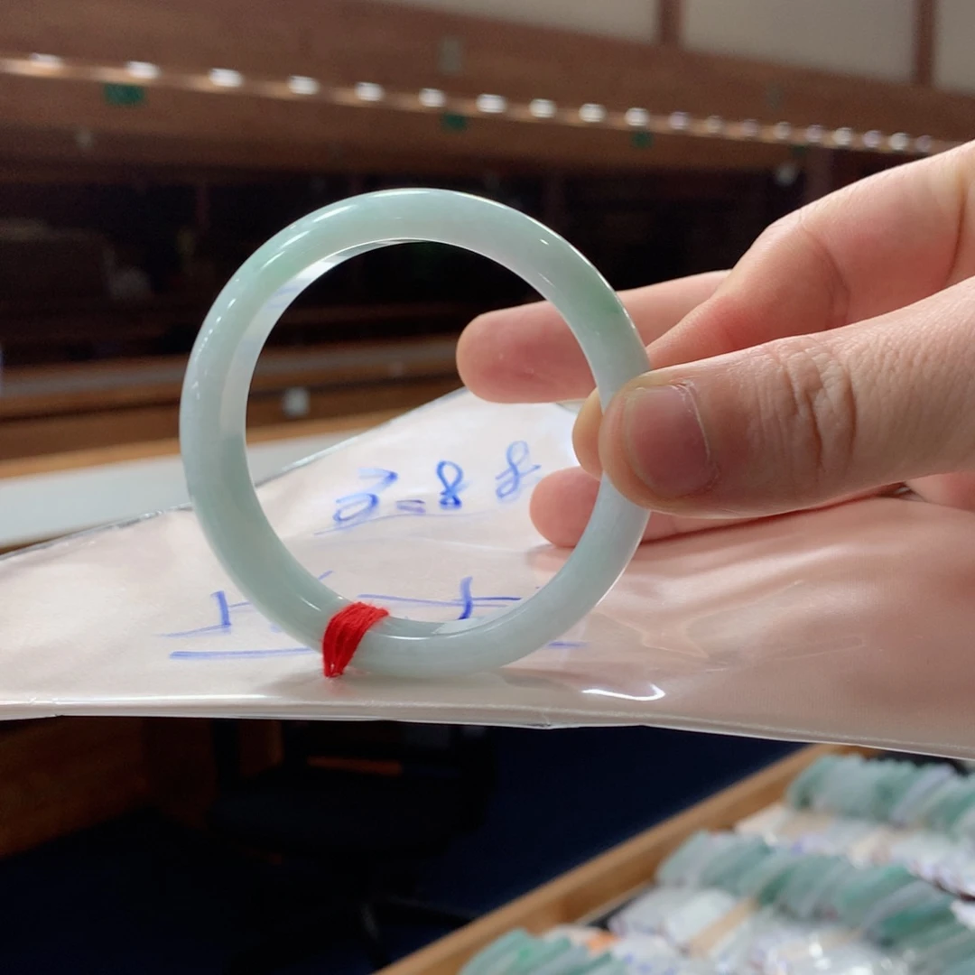 翡翠手镯未镶嵌玉**子买断