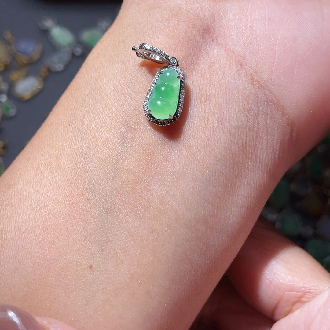 吊坠(不含链)18K金镶嵌翡翠