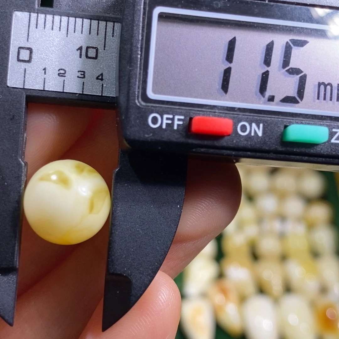 蜜蜡未镶嵌裸石配饰