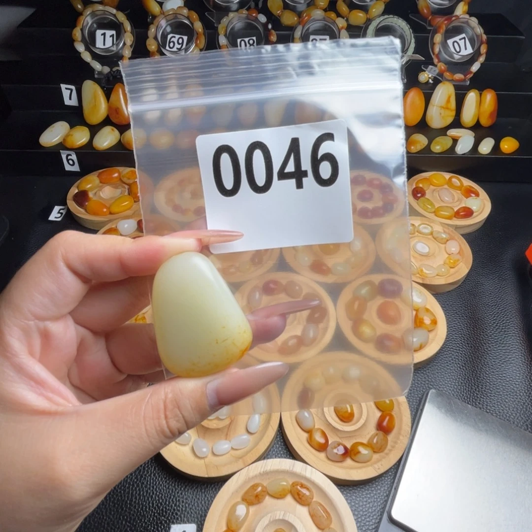 羽***扬未镶嵌手串和田玉