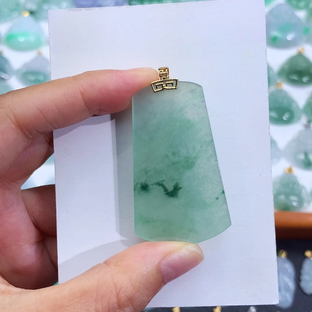 翡翠18K金镶嵌颈饰翡翠吊坠