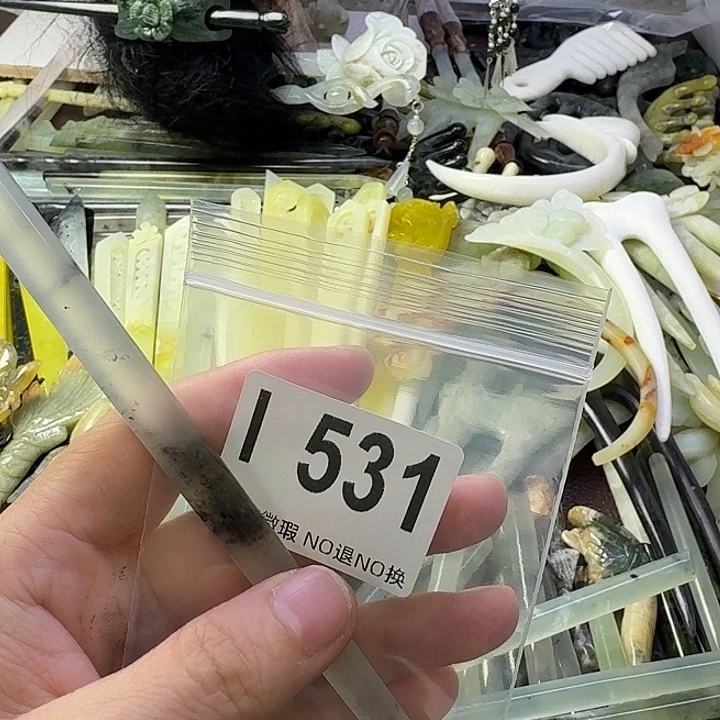 爱***妞蛇纹石玉合金发饰