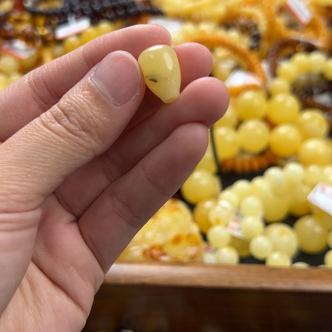 未镶嵌琥珀珠宝奇石