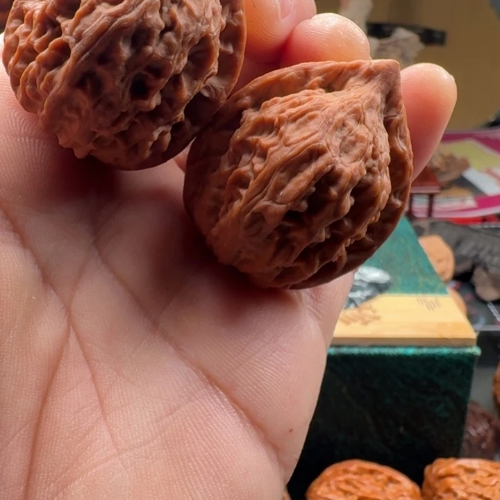 文玩核桃吊坠野生古凤鸡心