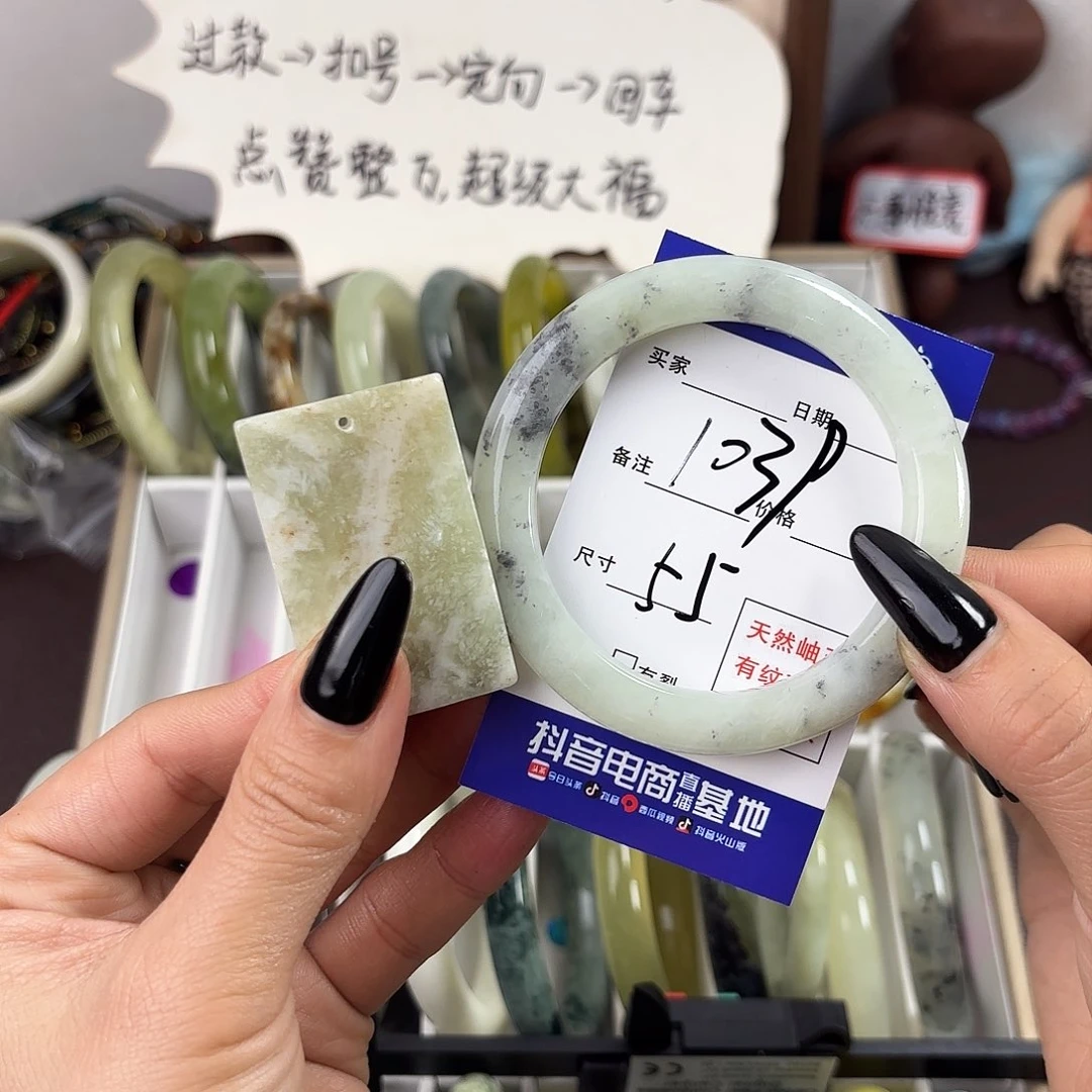 蛇纹石玉手镯未镶嵌胖****猫