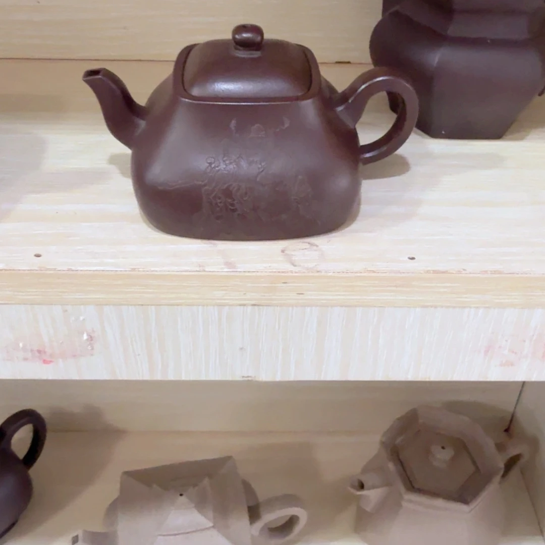 紫砂茶壶别***公我们的目标是成为一个优秀的人