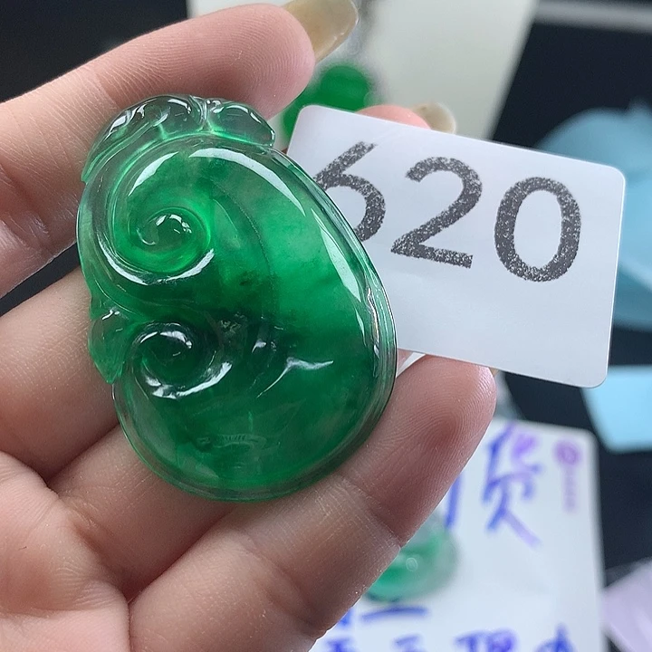 翡翠未镶嵌吊坠(赠链)