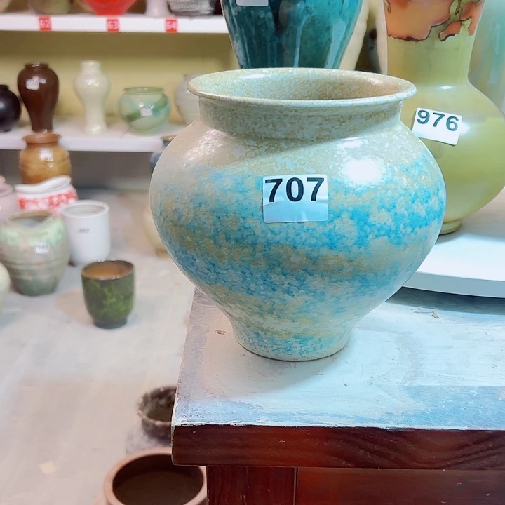 刚***事白泥花瓶高21口13。摆件。707