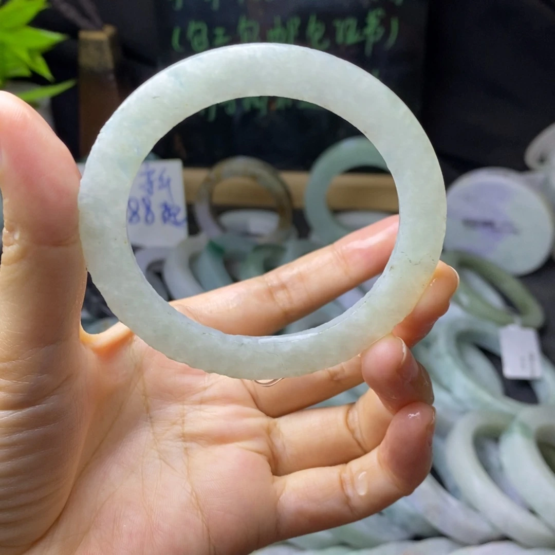 定制翡翠未镶嵌手镯