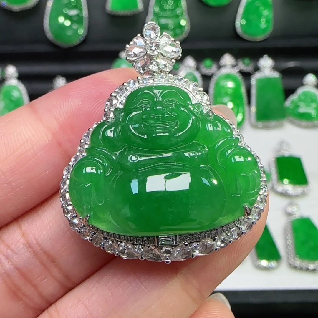 翡翠18K金镶嵌颈饰吊坠