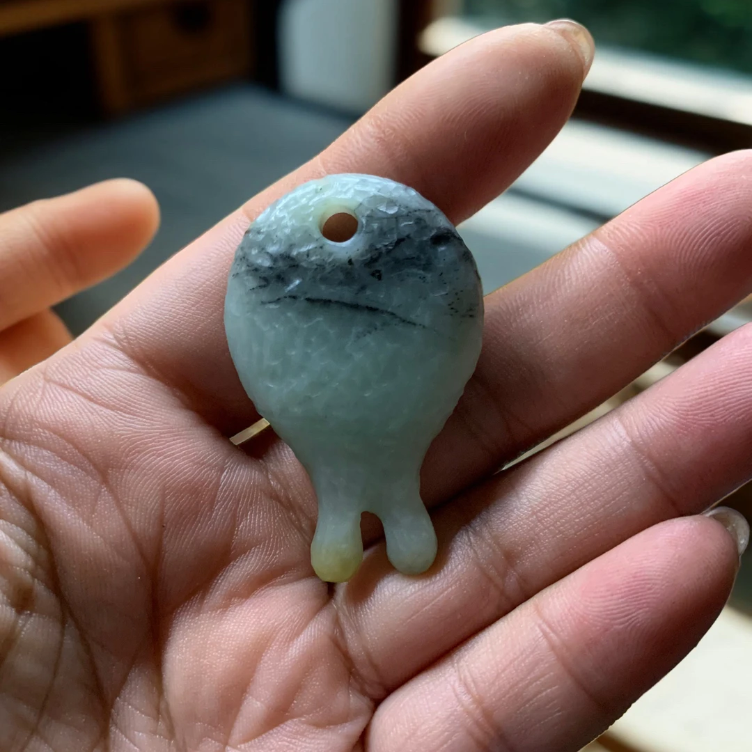 天然岫玉手工锤纹灰蓝色水墨小鱼挂件男女同款