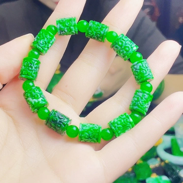 颈饰未镶嵌翡翠多样性