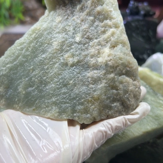搁****和田玉（黄玉）未镶嵌颈饰