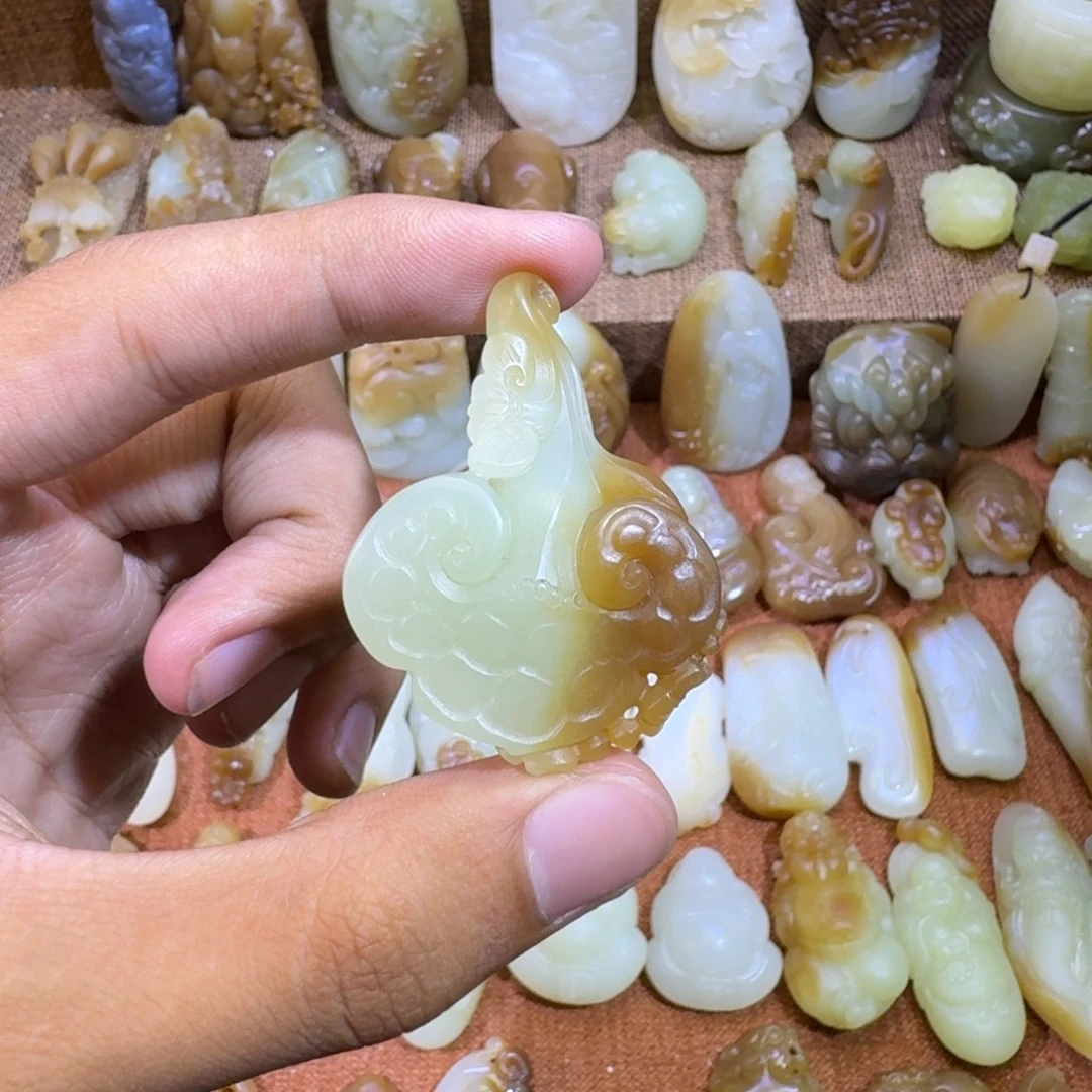 和田玉未镶嵌颈饰