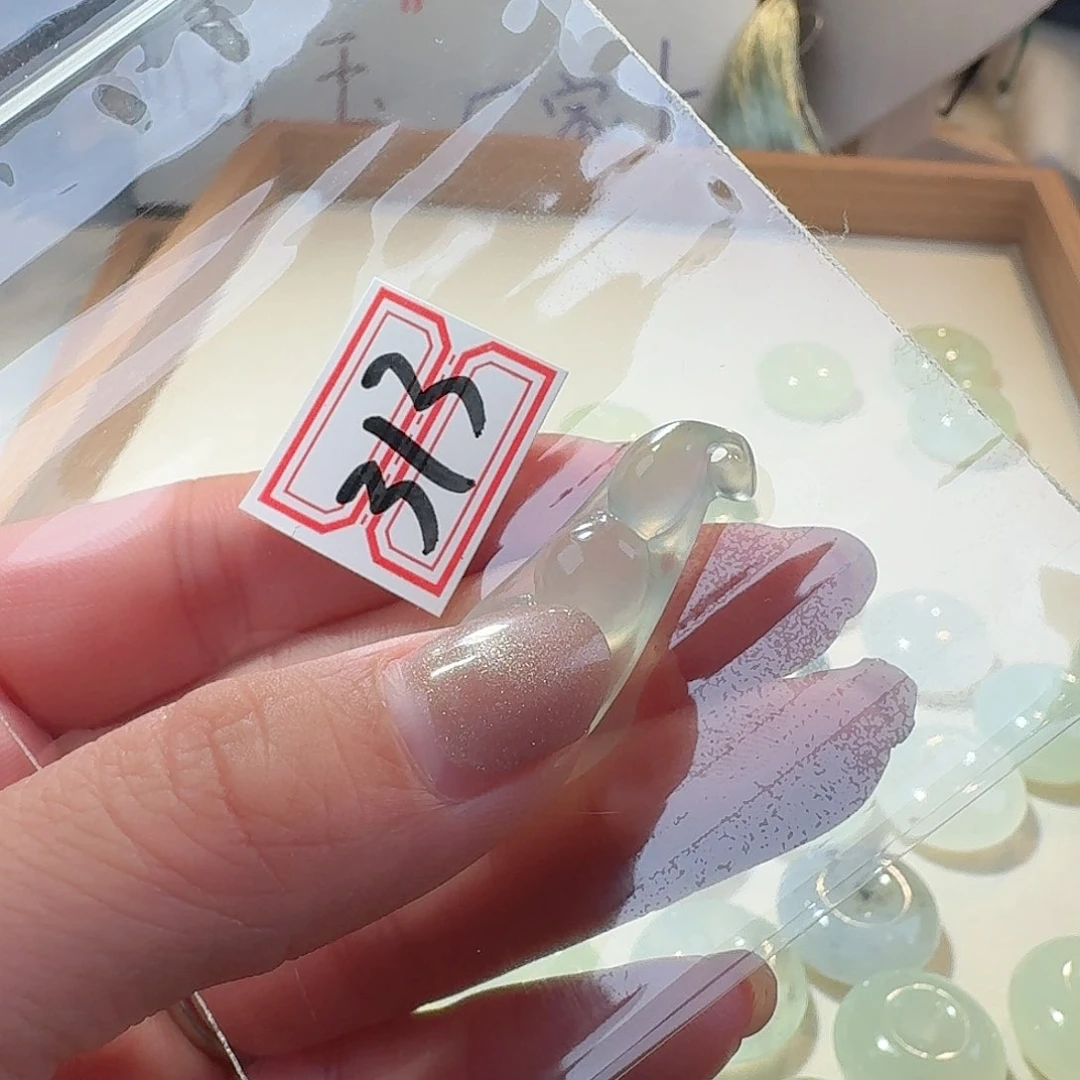 蛇纹石玉颈饰合金精美礼品