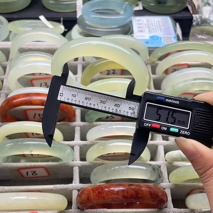 蛇纹石玉未镶嵌手镯18