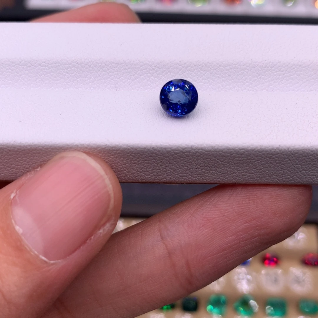 蓝宝石裸石未镶嵌