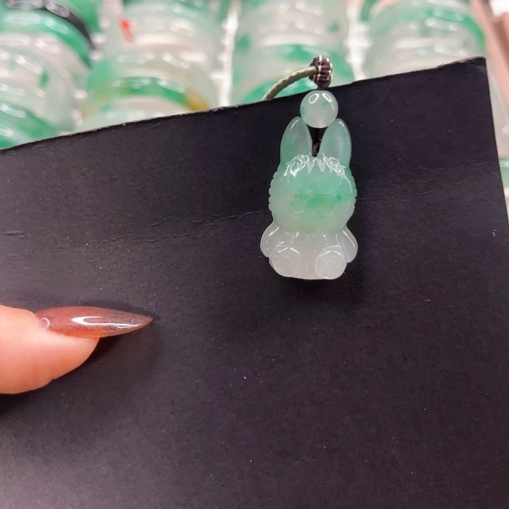 颈饰未镶嵌石英质玉