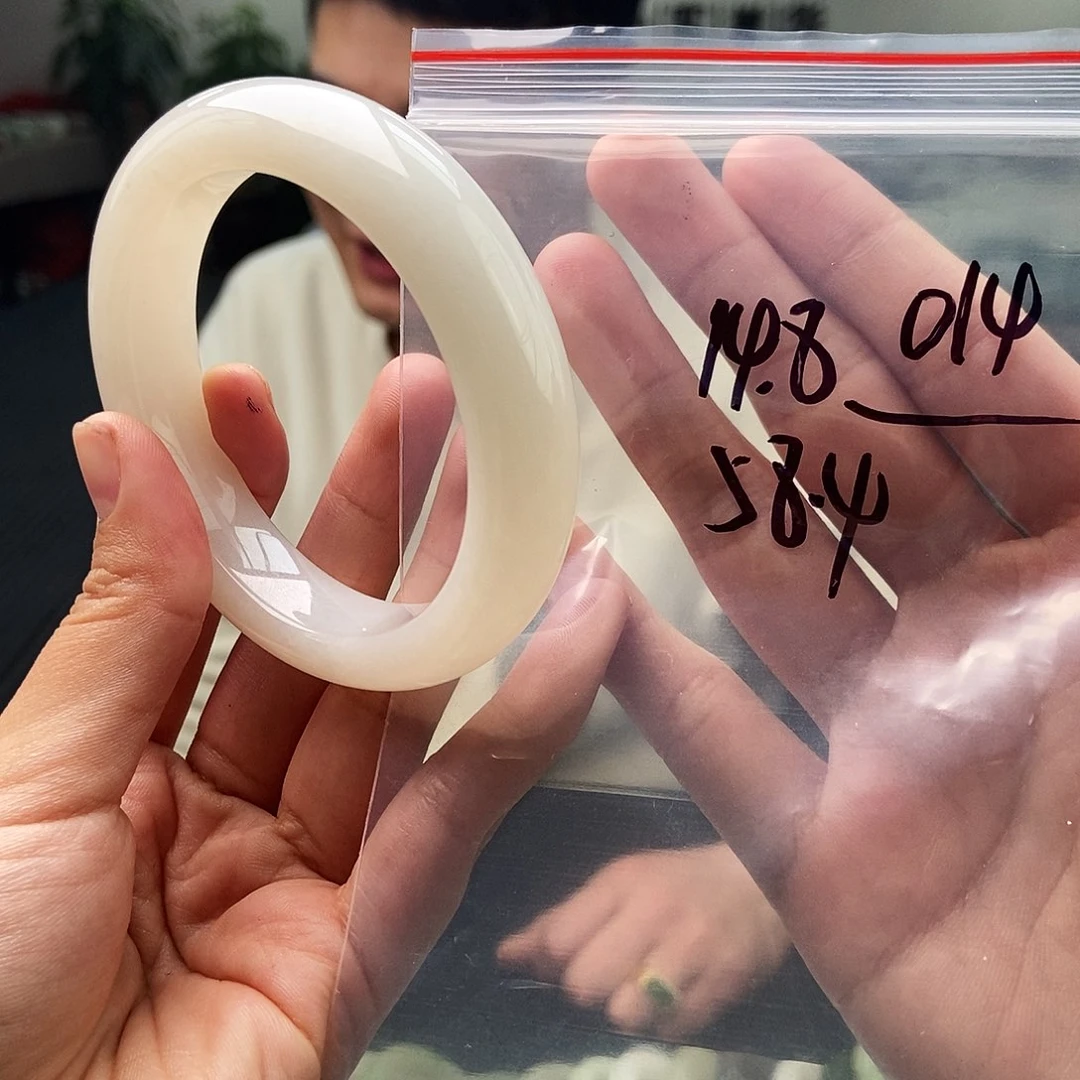 和田玉未镶嵌手镯拍一发一