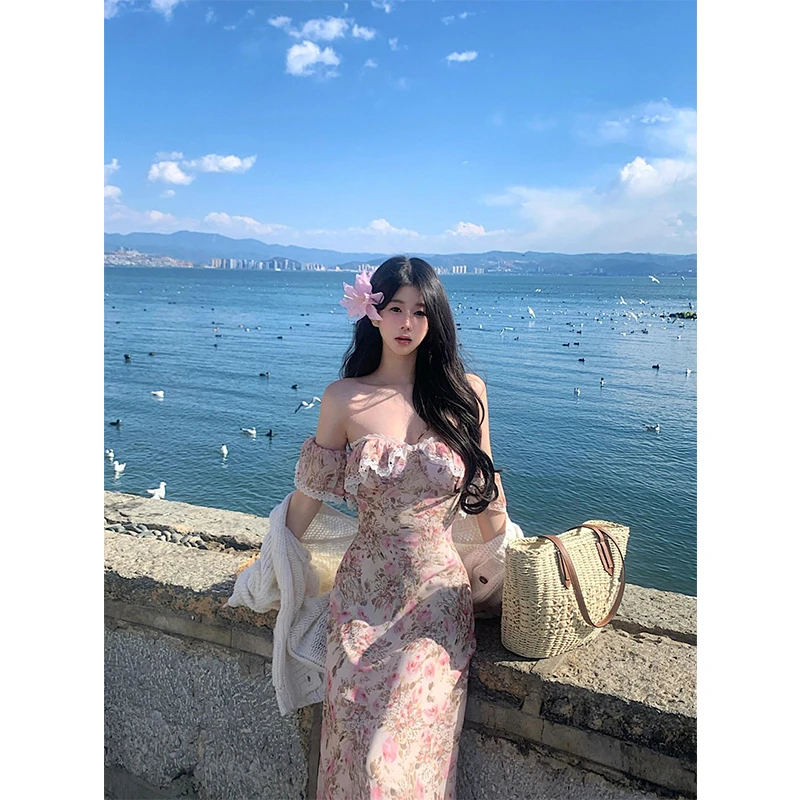 “裙摆藏巴黎”2025年茶歇裙木耳边露背收腰设计感碎花连衣裙带胸垫