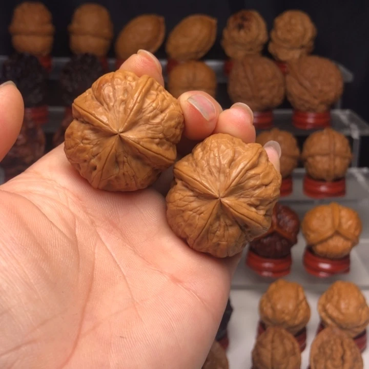 桃核吊坠1聚宝四楞