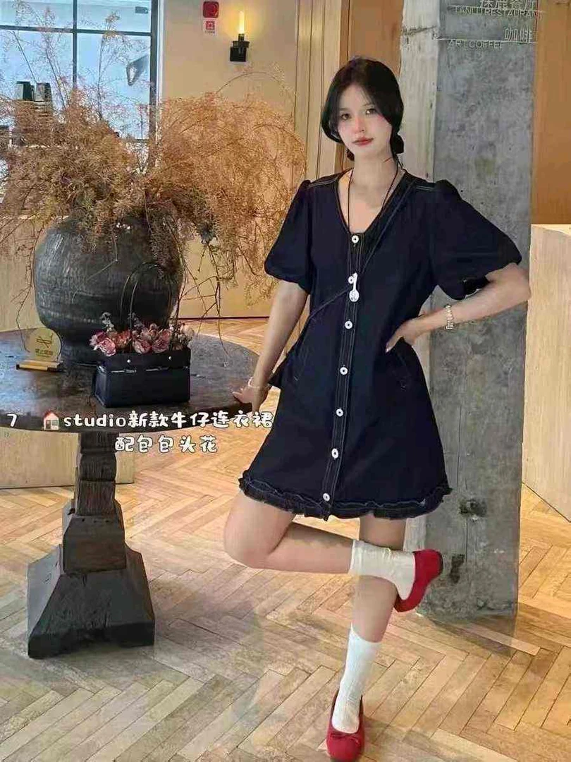 小个子高级感A版甜酷风V领复古减龄夏季牛仔连衣裙短裙