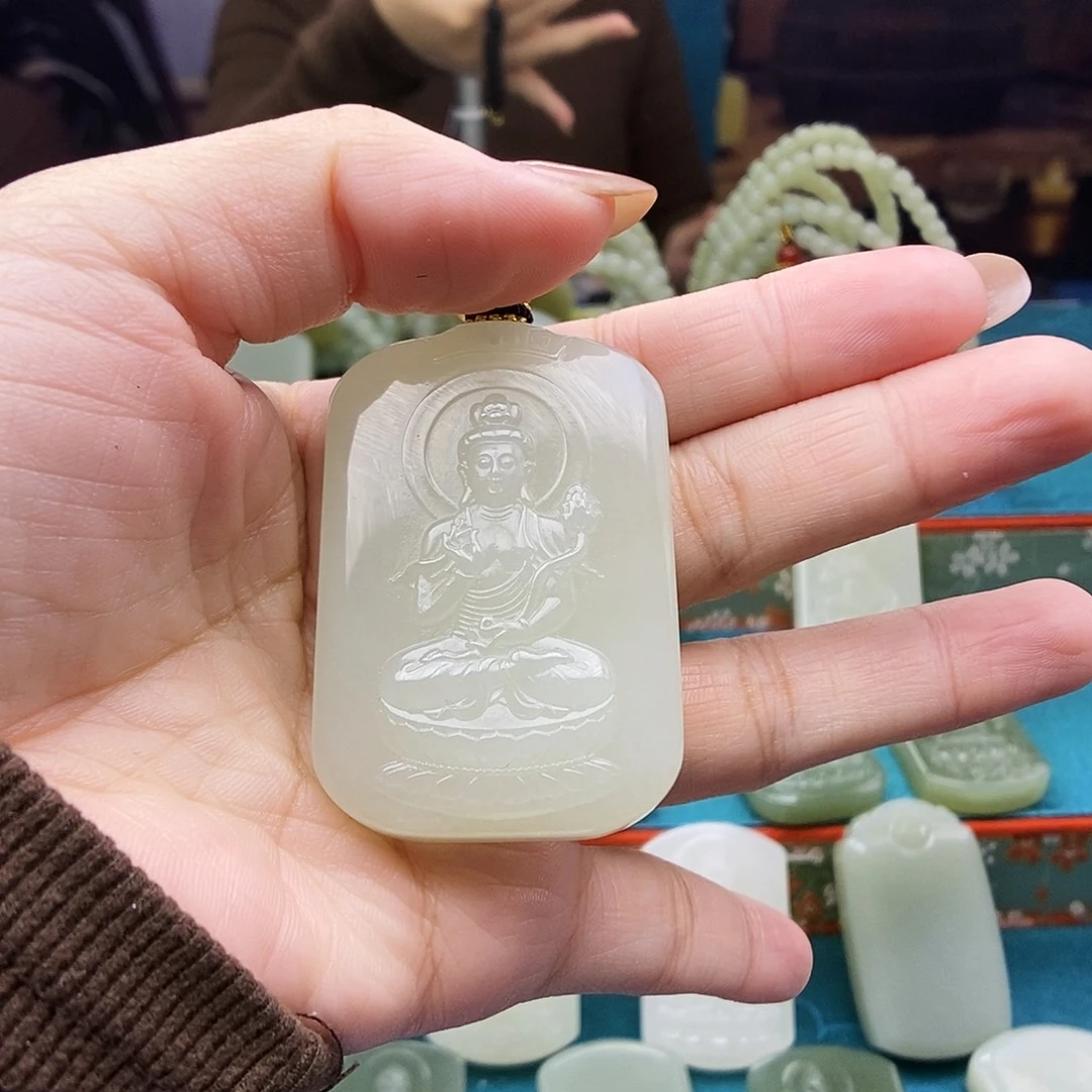 L***g和田玉未镶嵌颈饰