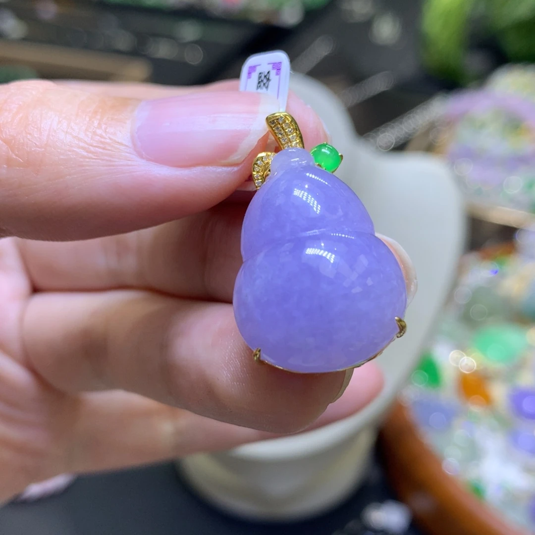 颈饰18K金镶嵌翡翠