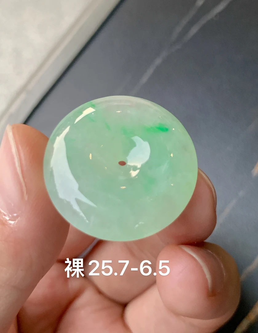 飘绿平安扣翡翠
