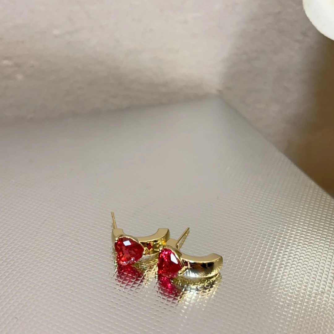 铜合金耳饰 设计款爱心半扣耳钉R921