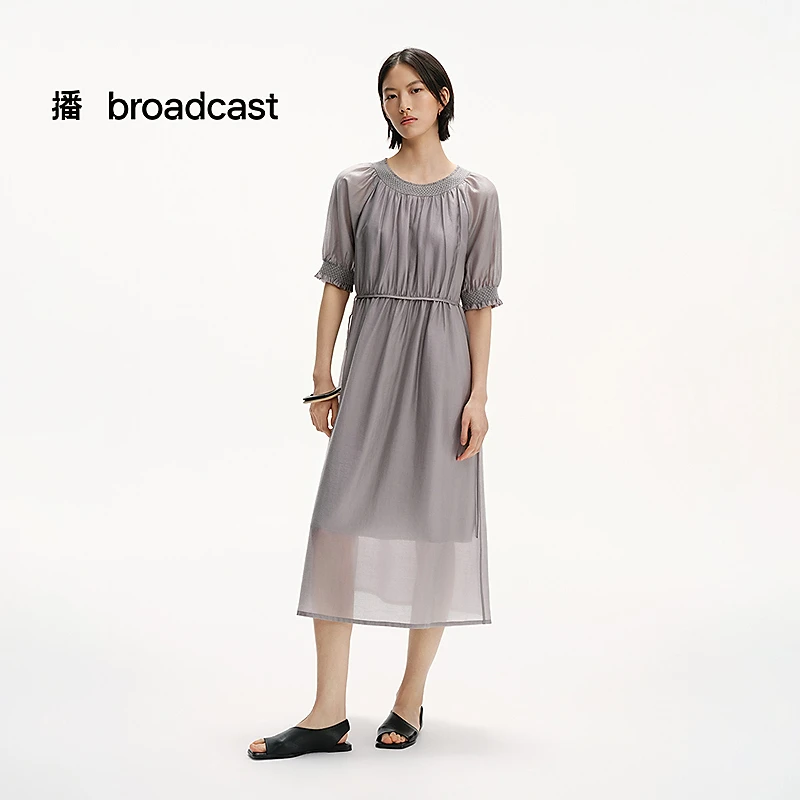 【陈陈专属】【25夏上新】播抽褶圆领刺绣编织连衣裙DDS2LD5027