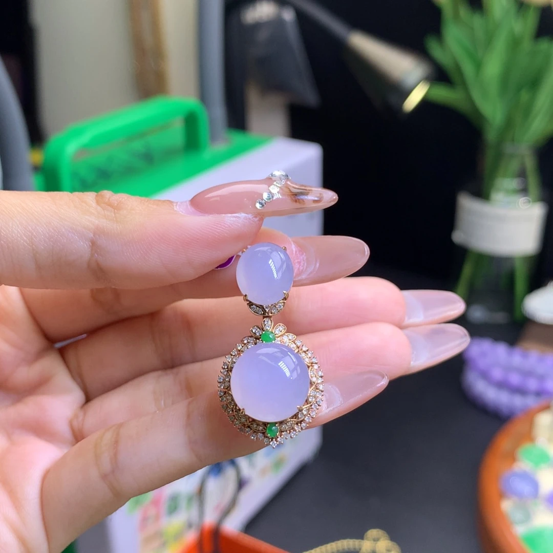 翡翠18K金镶嵌颈饰