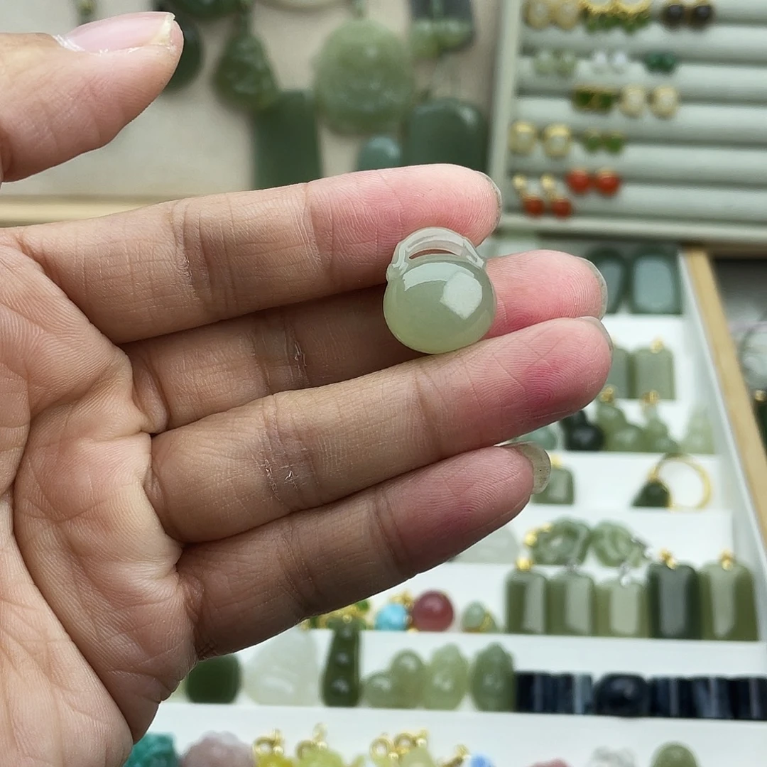 和田玉未镶嵌吊坠(不含链)