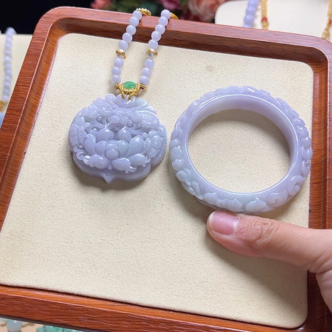 翡翠颈饰未镶嵌紫手镯套装